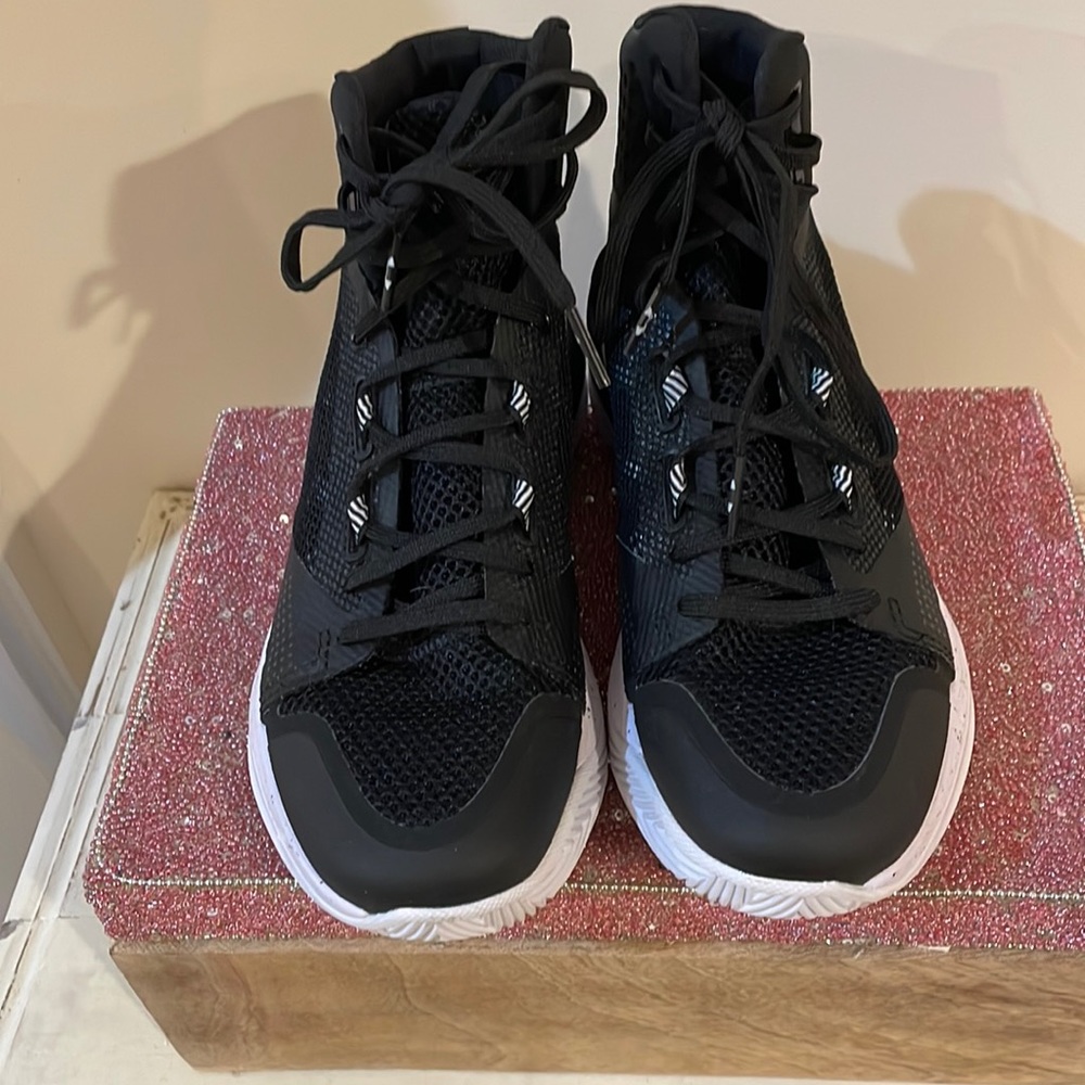 Under Armour HIGHLIGHT volleyball shoes size 6